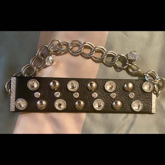 A lot of 3 HD hats and boot strap. Hardly worn. Bling. Harley Davidson - Picture 7 of 7